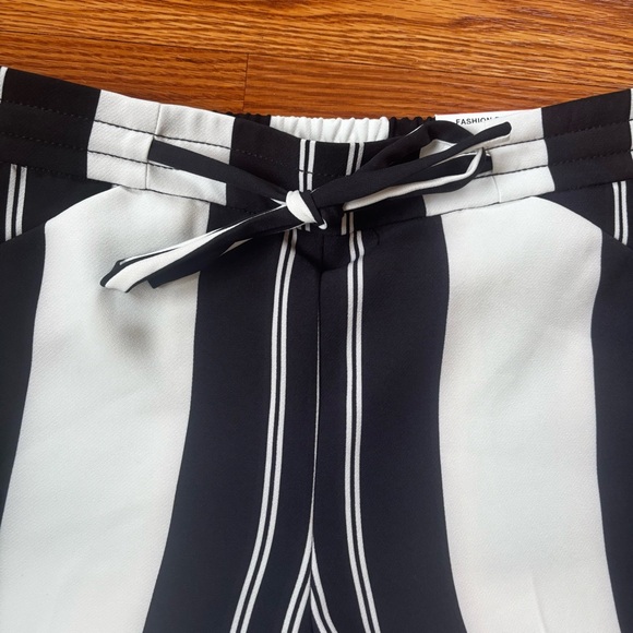 INC International Concepts Black White Stripe Elastic Waist Wide Leg Pants Sz XS - Picture 2 of 8